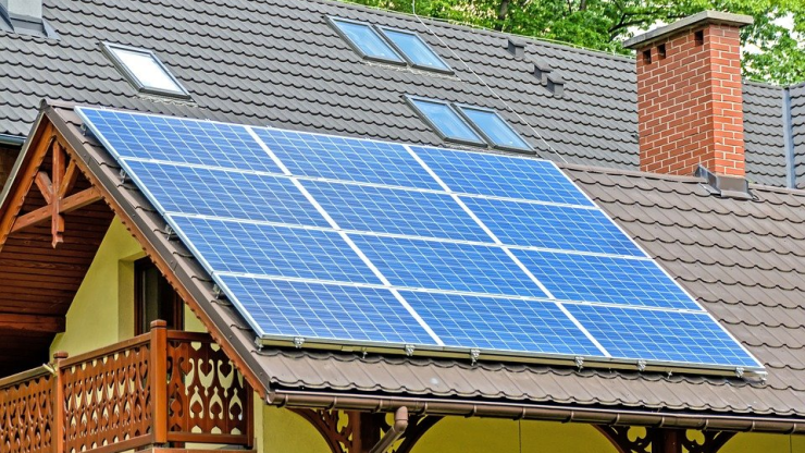 Solar Panel Cleaning: How Often Should You Do It, And Why?