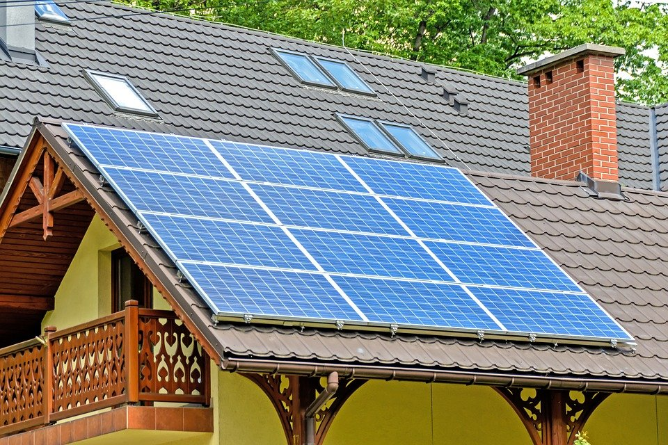 Solar Panel Cleaning: How Often Should You Do It, And Why?