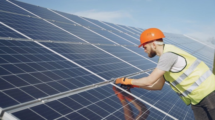 Solar Panel Cleaning in Modesto, CA: Unleash Maximum Energy Potential